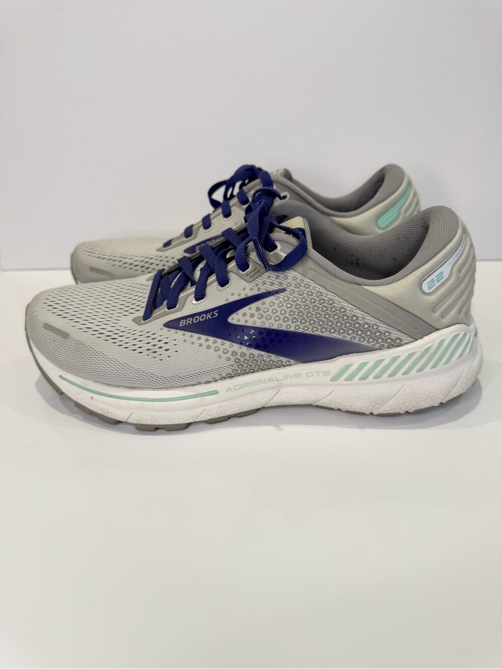 Brooks Adrenaline GTS 22 Women's 10 Wide Grey Blue Purple Walking Running
